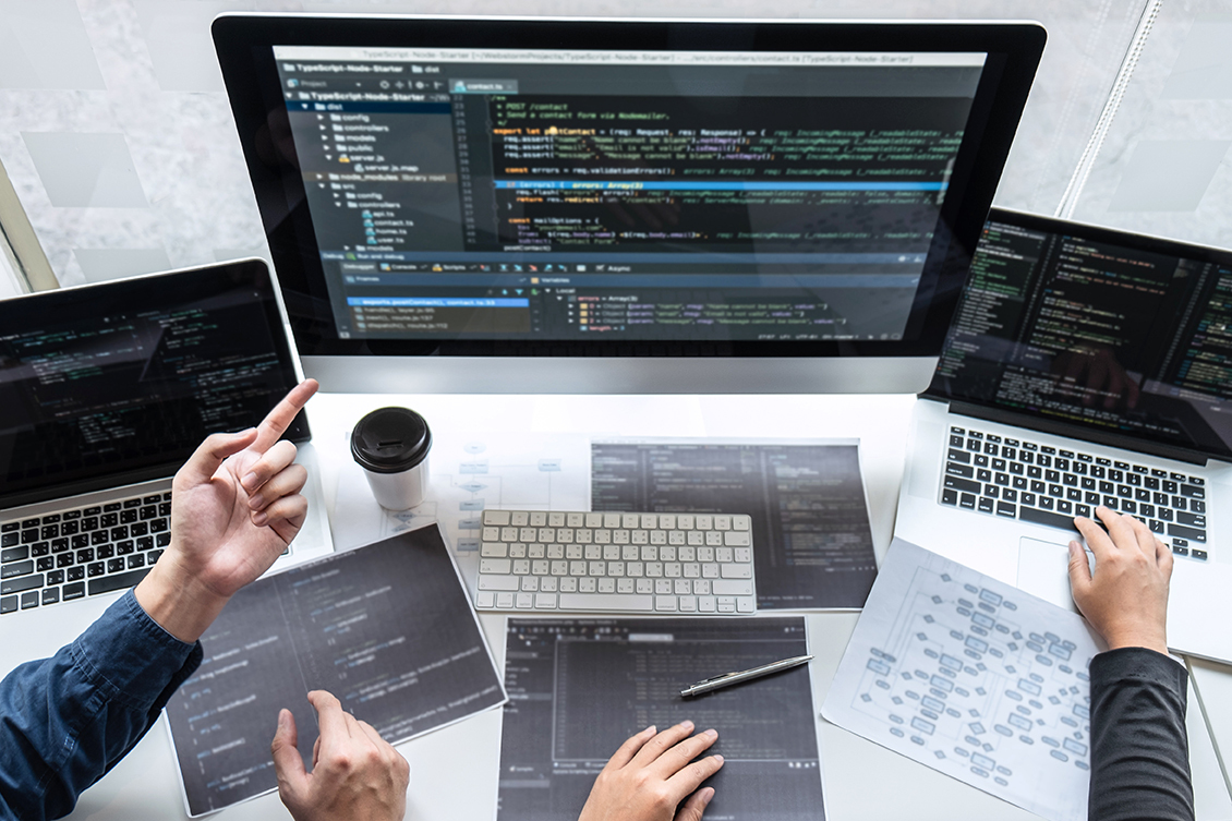 Implementacja Google Analytics 4 ułatwia pracę programistów i deweloperów stron.