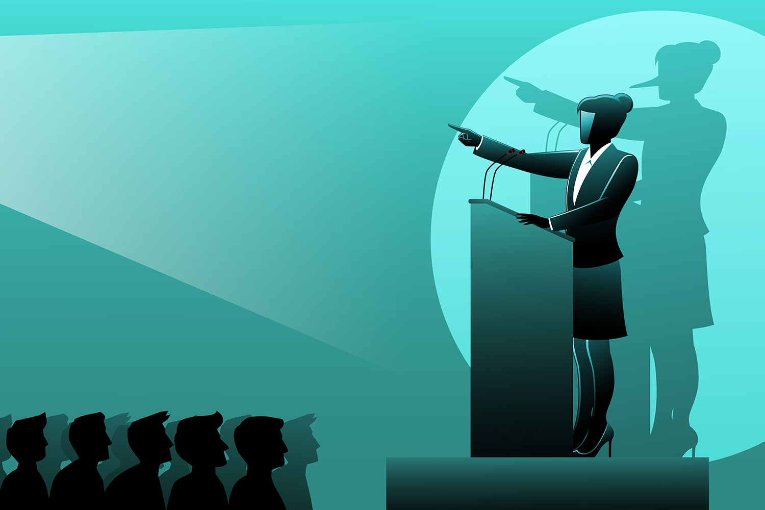 Kobieta przemawia przed tłumem, a światło wskazuje na jej długi nos w postaci cienia.