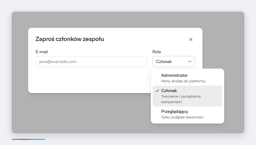 Zapraszanie członków zespołu i wybór roli w Menedżerze reklam